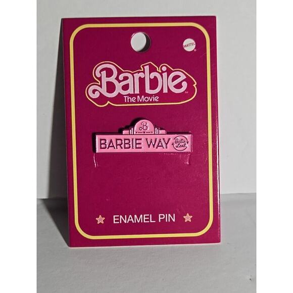 New Barbie The Movie Barbie Way Street Sign Enamel Pin On Cardboard - Picture 1 of 6